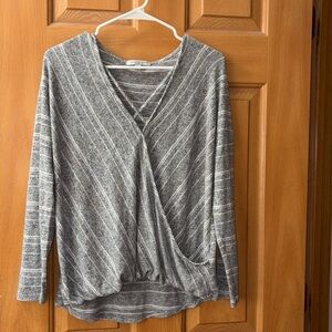 Trendy V-neck Women’s Long-Sleeve Blouse🔥